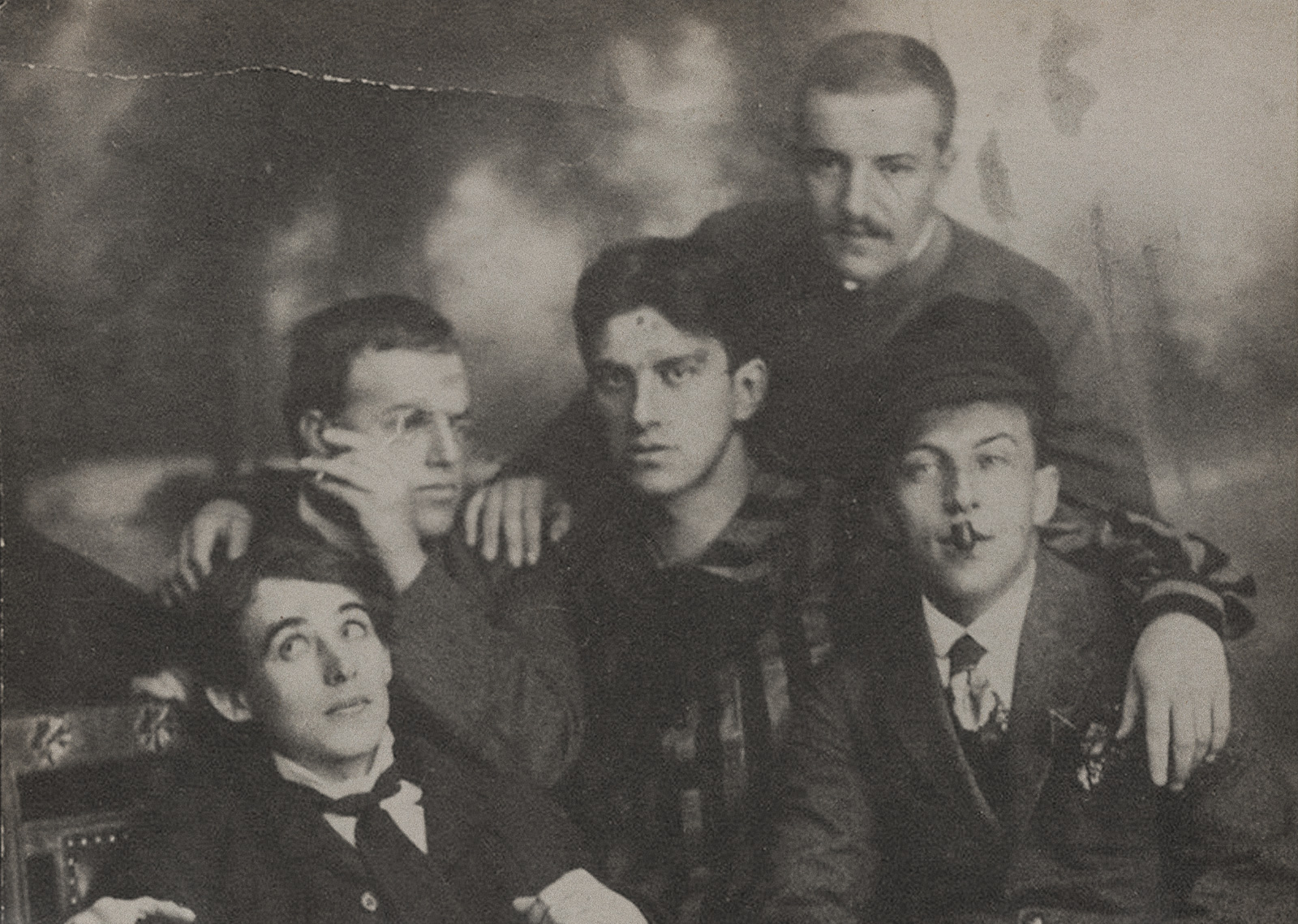 Маяковским в 1912 году вместе с д. Бурлюком, а. Крученых и в. Хлебниковым